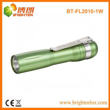 Vente en usine à prix réduit en ligne vert en aluminium métallique 1aa avec cellule 1w conduit Mini petite lampe de poche puissante avec clip